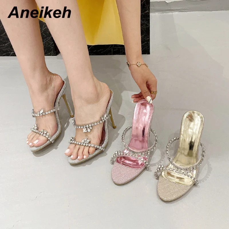 

Сандалии Aneikeh на высоком прозрачном треугольном каблуке, 2022 шелковые сандалии, женские пикантные уличные вечерние туфли без задника с квадр...