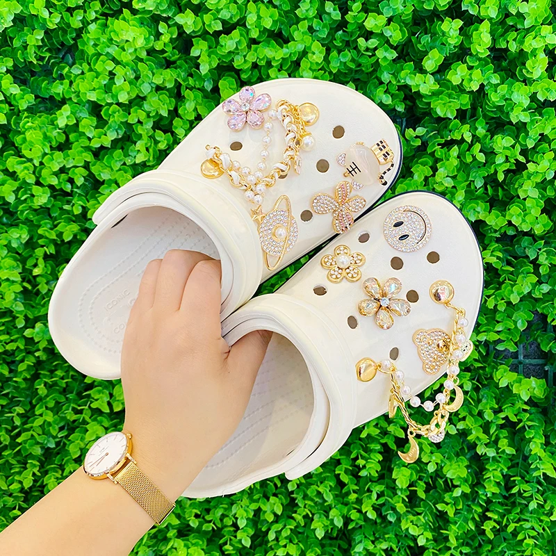 Hot 1pcs Metal jewelry Style Shoe Charms Pearl Crown Shoe Aceessories Decorations Fit women’s croc Clogs Buckle girls Gifts jibz