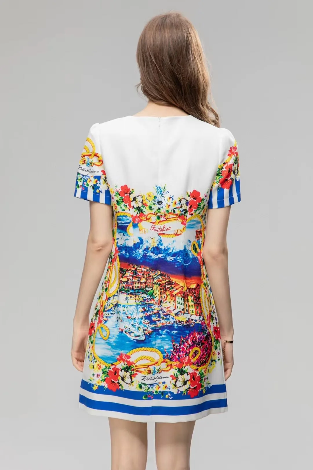 Женское облегающее платье на бретелях с коротким рукавом цветочным принтом со