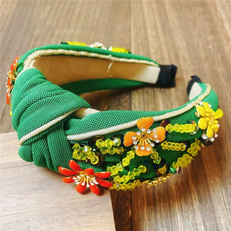 Женская повязка на голову с камнями