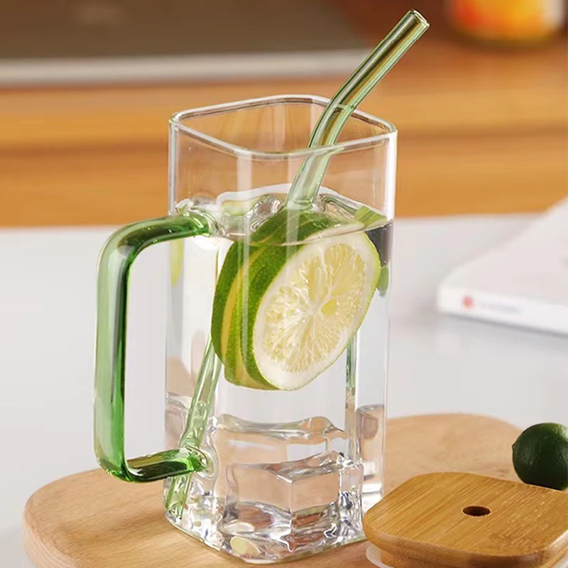 Квадратная кружка с крышками и соломинками