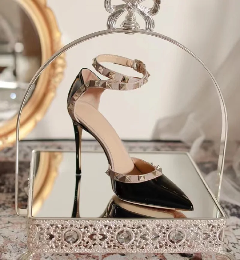 Spring / Summer Fashion Brand Women's High Heels Pointed Rivet Women's Sandals Sexy Party Pumps Comfortable Office Women's Shoes