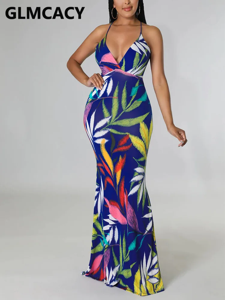 

Женское летнее облегающее платье макси на тонких бретельках с тропическим принтом