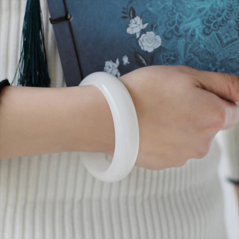 Браслет из натурального белого мрамора