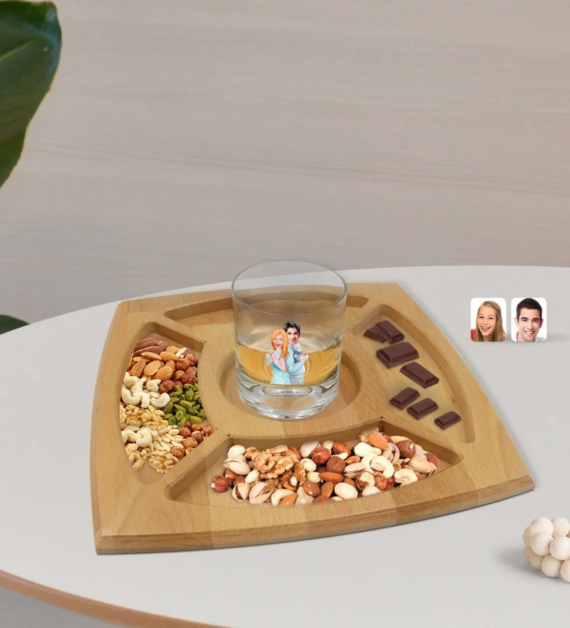 

Personalized Valentine Karikatürlü Whisky Cup and Natural Solid Wood 4 Compartments Presentation Tabağı Confectionary Gift Seti-87