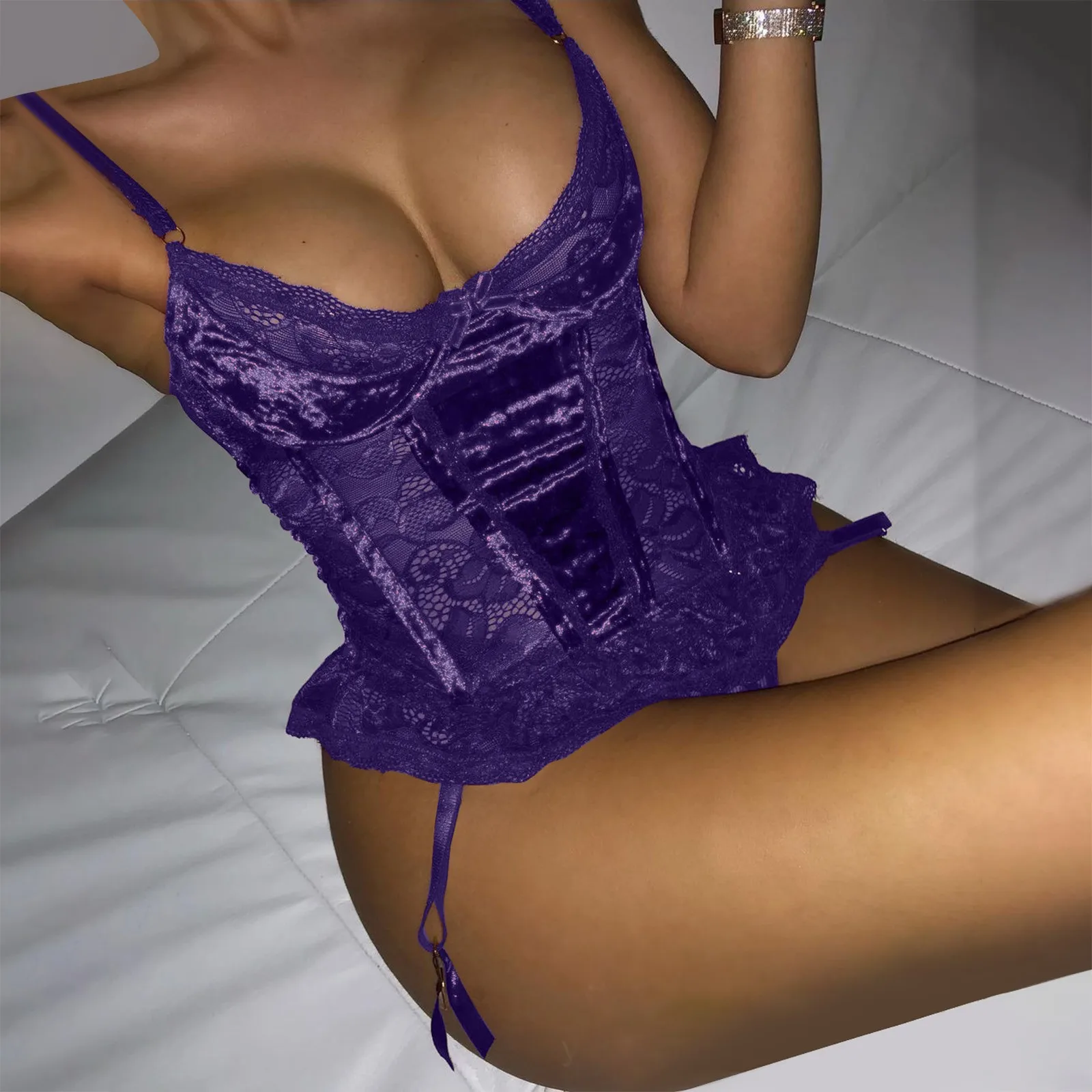 

Сексуальная женская ночная сорочка, бархатное кружевное комбинированное белье, сексуальное ночное платье на бретельках с V-образным вырезо...