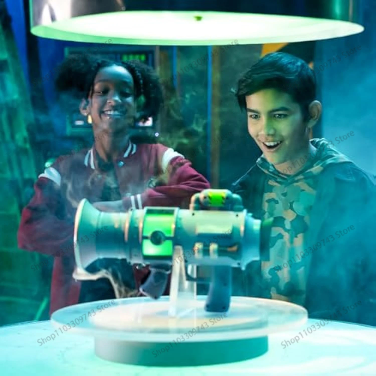 Выдутые настоящие пердежные кольца тумана. Играет в 15 различных звуков пердежа.