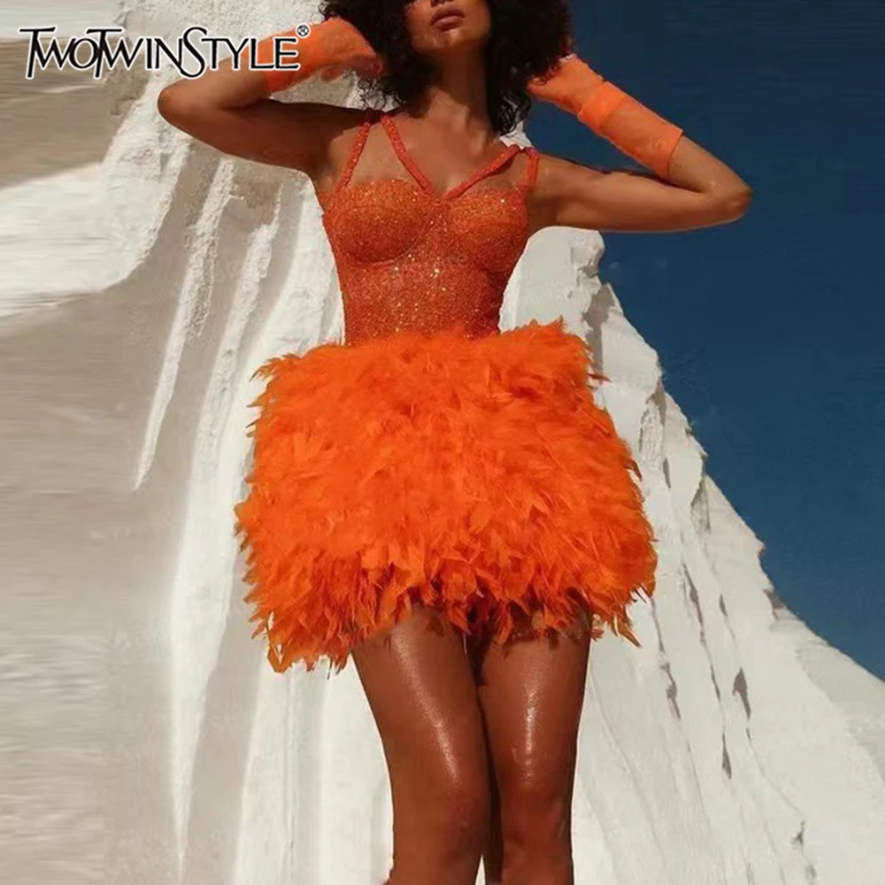 TWOTWINSTYLE Лоскутное платье с перьями для женщин