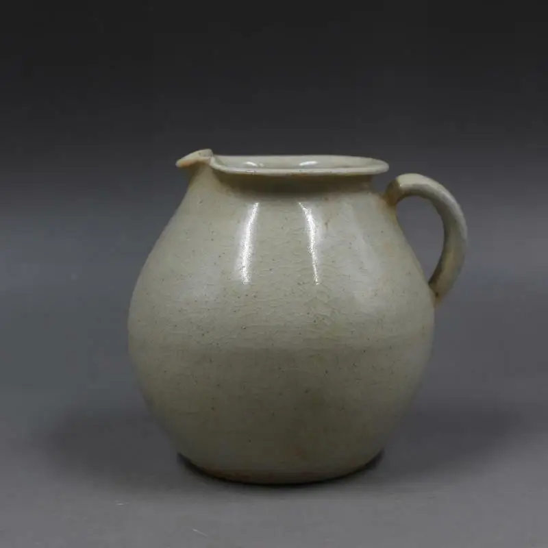 

Chinese Song Xianghu Kiln Crackle Porcelain Celadon Glaze Holding Pot