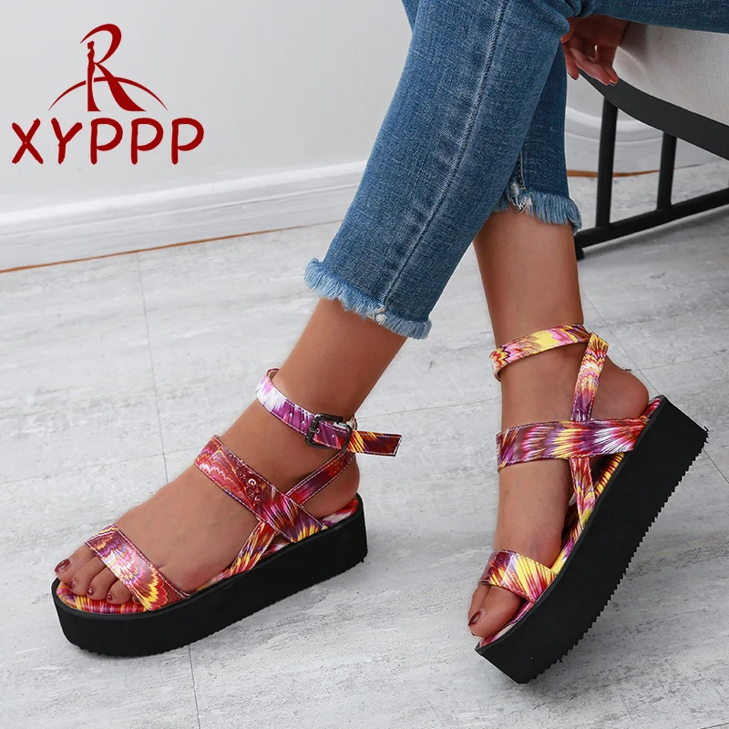 

Женские сандалии на плоской подошве, повседневные сандалии в британском стиле с вышивкой на липучке, дизайнерские сандалии в римском стиле ...