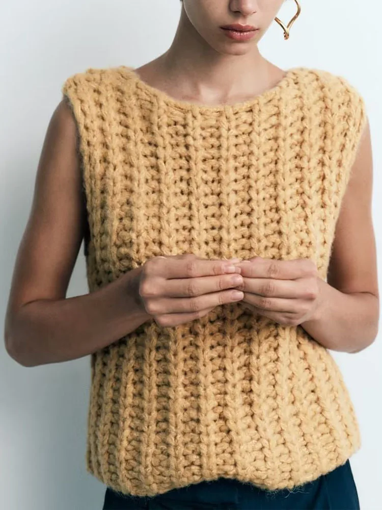 

New European and American women's fashionable and comfortable round neck sleeveless short sweater tops and vests