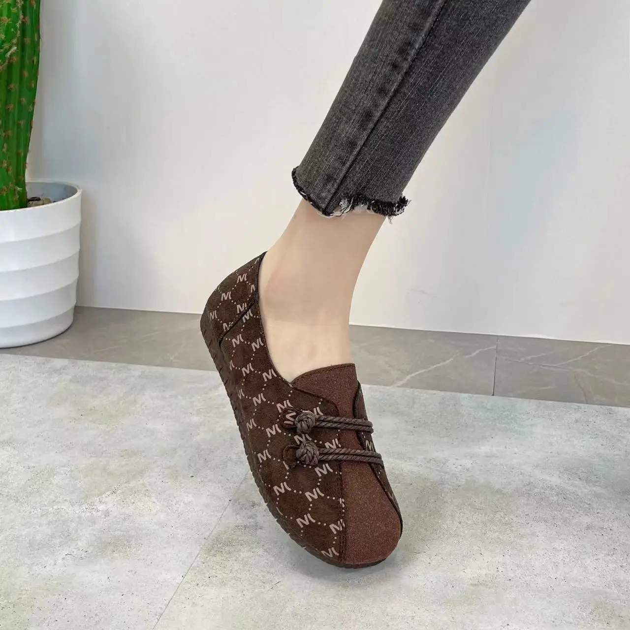 Faux Suede Leather Ballet Flats Women's Round Toe Loafers Woman V Cut Flat Shoes Female Brown Moccasins Ladies Slip On Shoes New