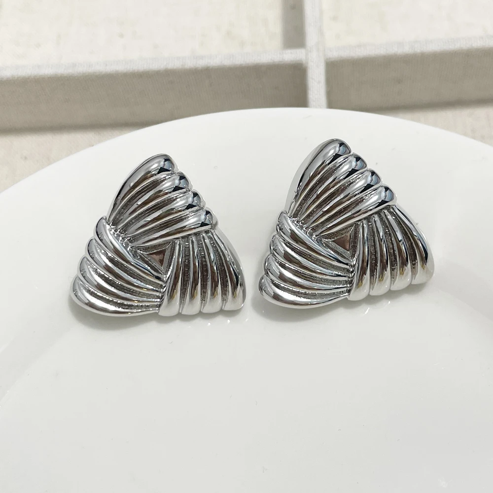 Позолоченные водонепроницаемые серьги-гвоздики с треугольной текстурой 18 К