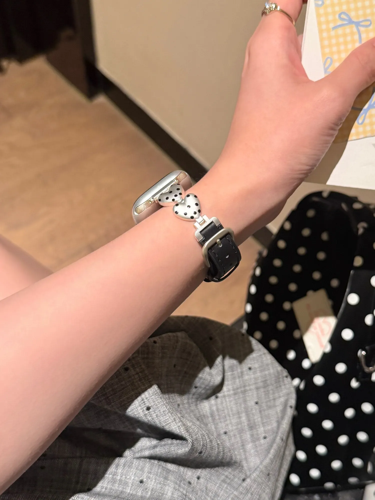 Фото Модный кожаный ремешок в форме сердца с точками Correa для Apple Watch, женский ремешок для часов Series Ultra 11/10/9/8/7/6 40 мм 41 мм 42 мм №4
