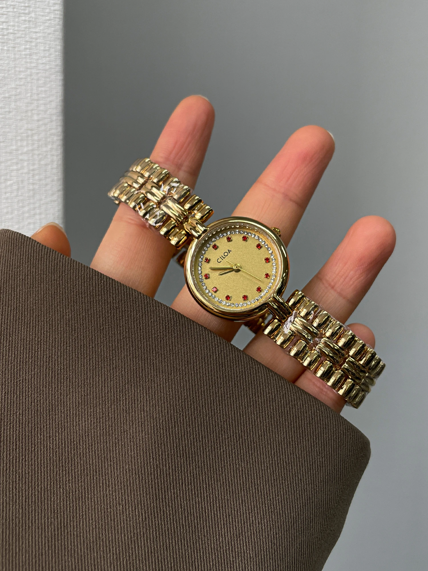 Часы наручные женские кварцевые CILOA цвет в ассортименте