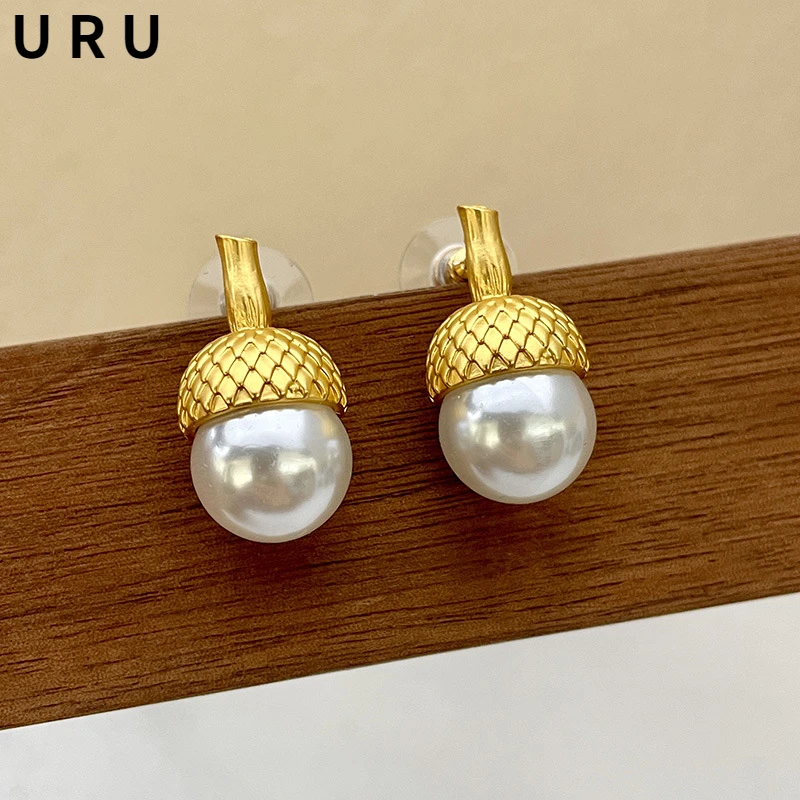 

Retro Jewelry Round Simulated Pearl Earrings 925 Silver Needle Hot Sale Vintage Temperament Geometric Metal Earrings For Women