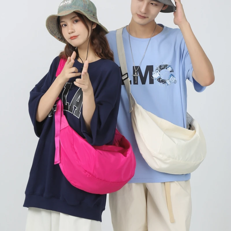 Сумка на плечо с большим внутренним отделением мягкая саквояж молнии нейлоновая