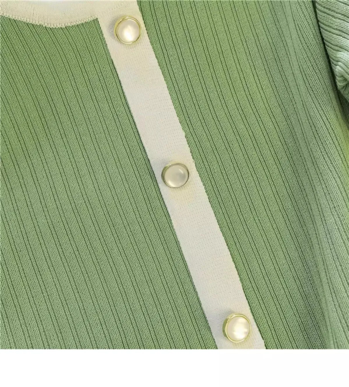 Женский вязаный свитер с квадратными плечами зеленый тонкий короткий топ из