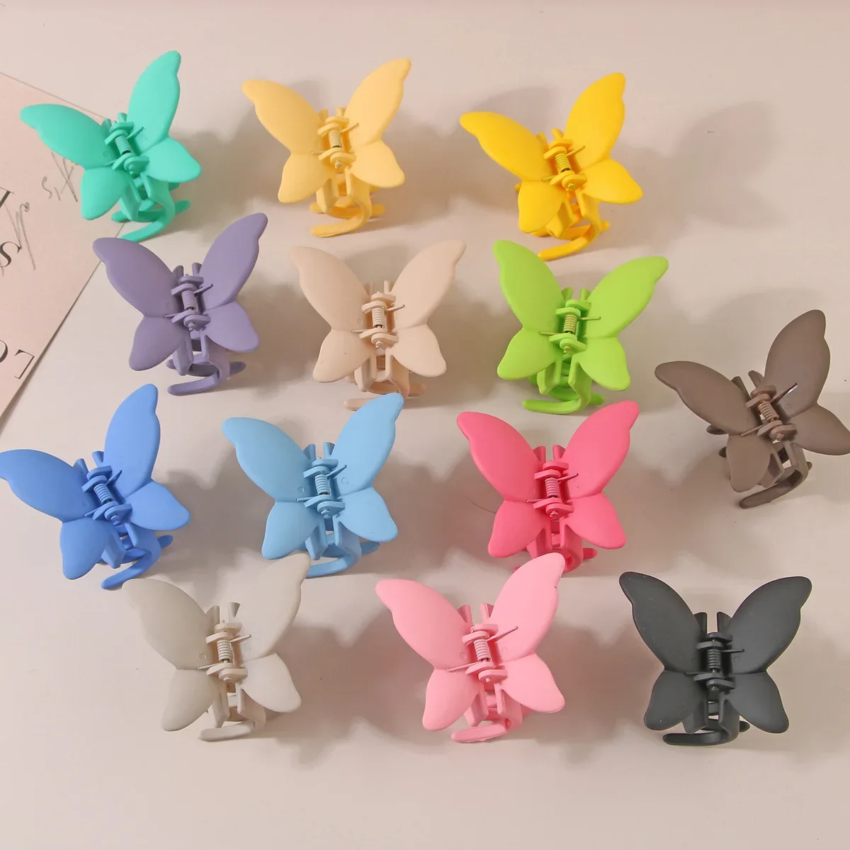 Y2K коготь для волос-бабочки женщин и девочек однотонные милые матовые заколки