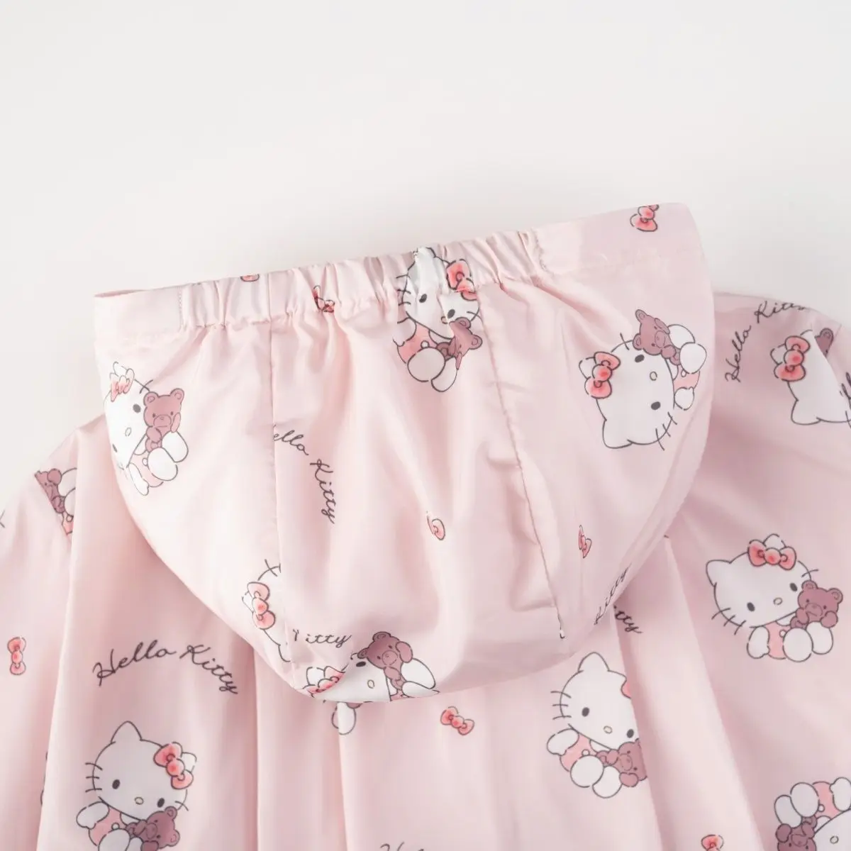 Весенняя куртка для девочки Kawaii Hello Kitty 2024 с капюшоном модная трендовая ветровка