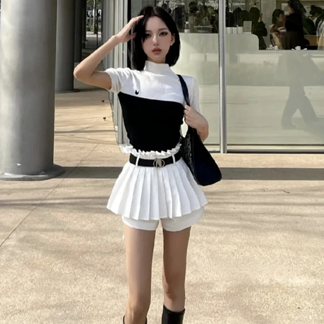 

American Retro Spicy Girl Black and White Patchwork Short Sleeved Slim Fitting Slim Top T-shirt Pleated Skirt Two-piece Set