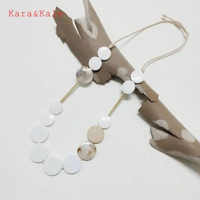 Женское деревянное ожерелье Kara & Kale, длинное ожерелье ручной работы в стиле бохо с белыми акриловыми бусинами, массивное ожерелье в этническ...