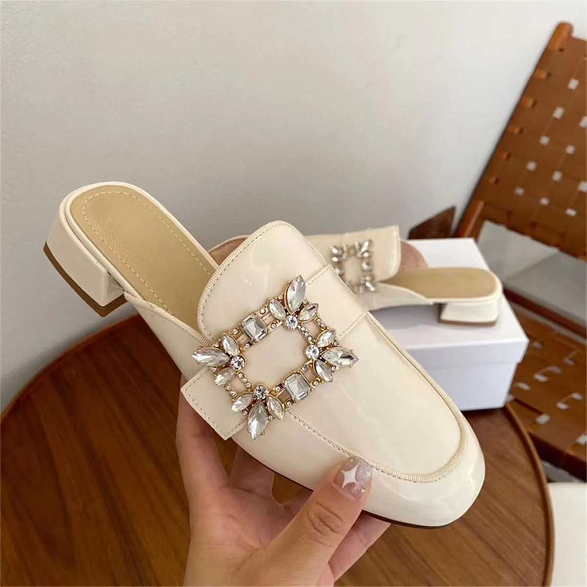 

2022 Summer Fashion Women's Slippers Shiny Square Buckle Decorative Closed Toe Women Sandals