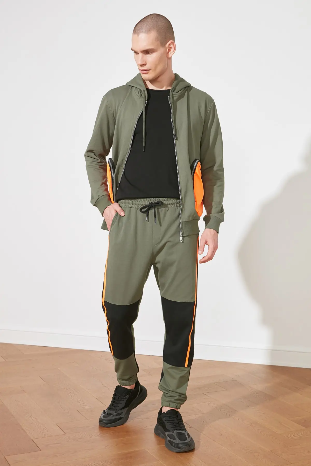 

Trendyol Men 'S Regular Fit Sweatpants TMNSS21EA0157