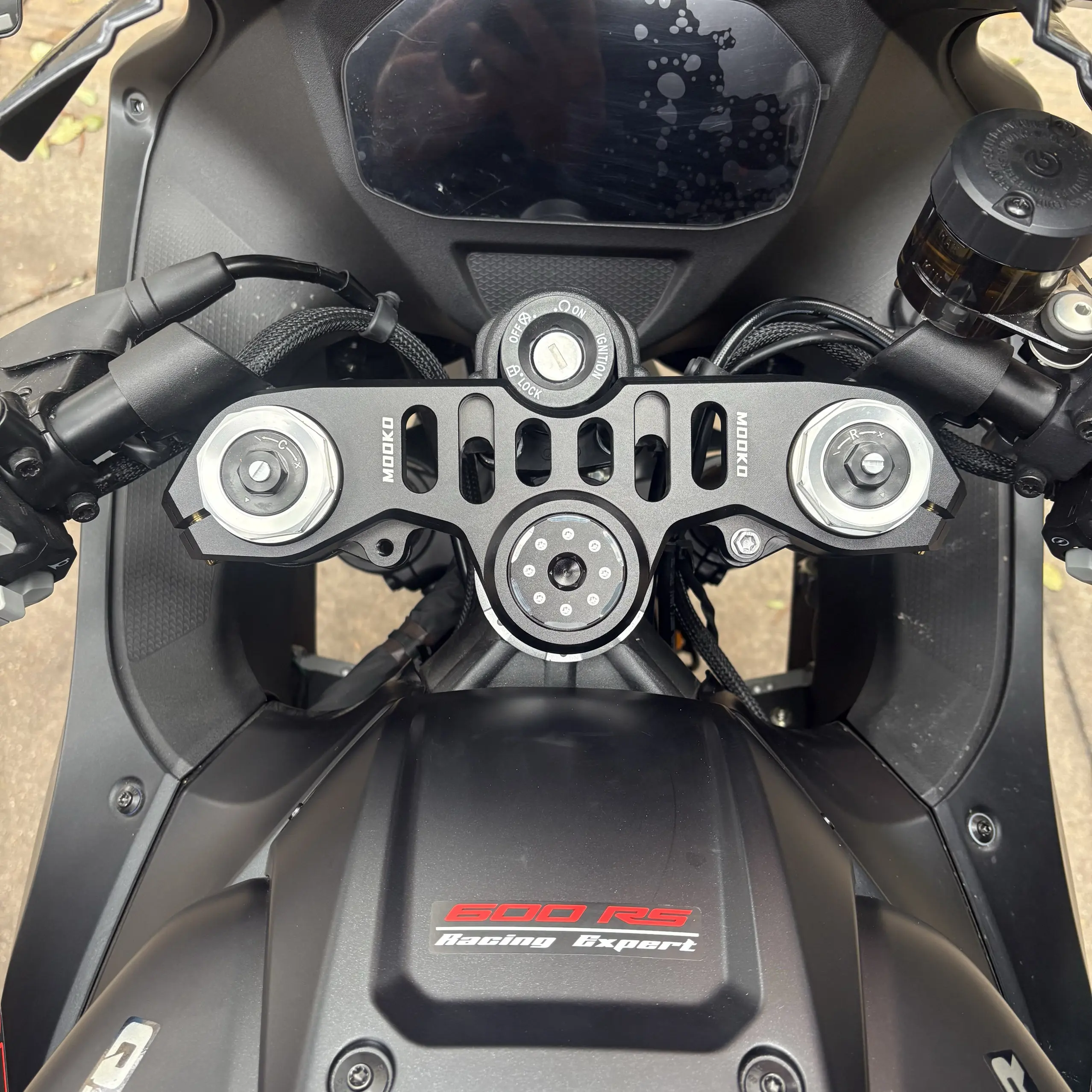 Фото Для мотоцикла QJMOTOR SRK 600 RS/800: аксессуары для модификации, верхний тройной зажим, прочный верхний зажим, стабильное управление. №2