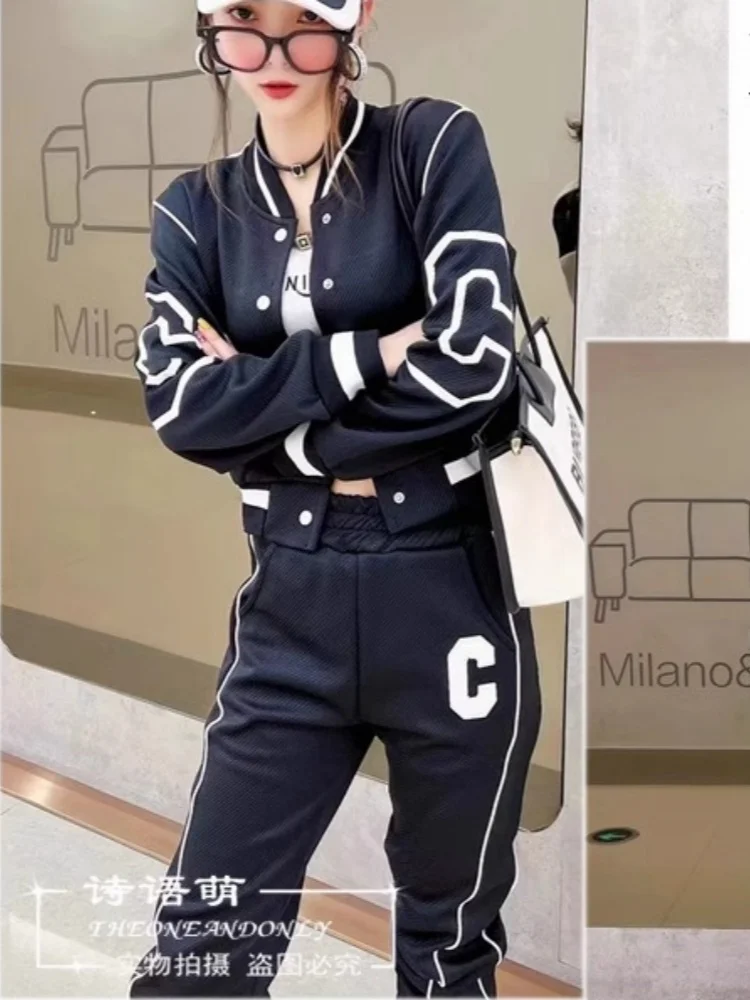 Черно-белые комплекты из двух предметов с уникальной окантовкой и геометрией