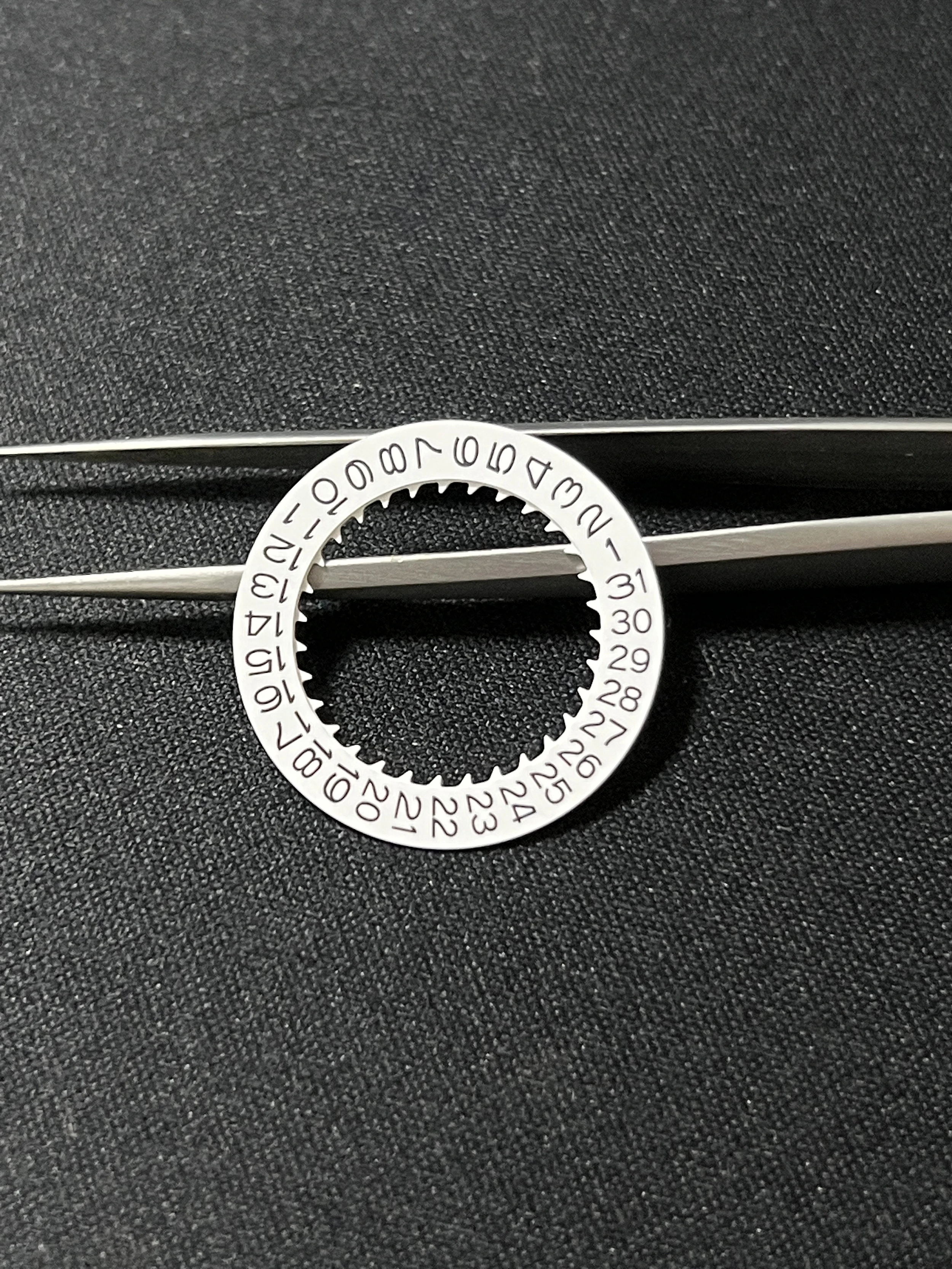 

1PC NH35 Movement Calendar Disc Replacement Date Calendar Dial at 4 O'clock DIY Watch Spare Parts