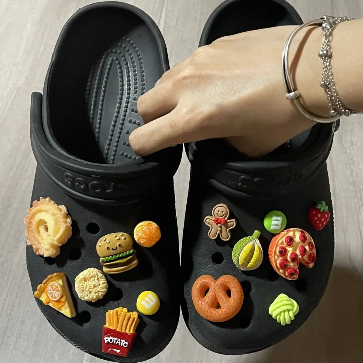 

2022 Delicious Pizza Cookie Set Croc Charms Pack Lovely Decoration Hot Sale Accessories for Gift Adornment for Clogs Sandals