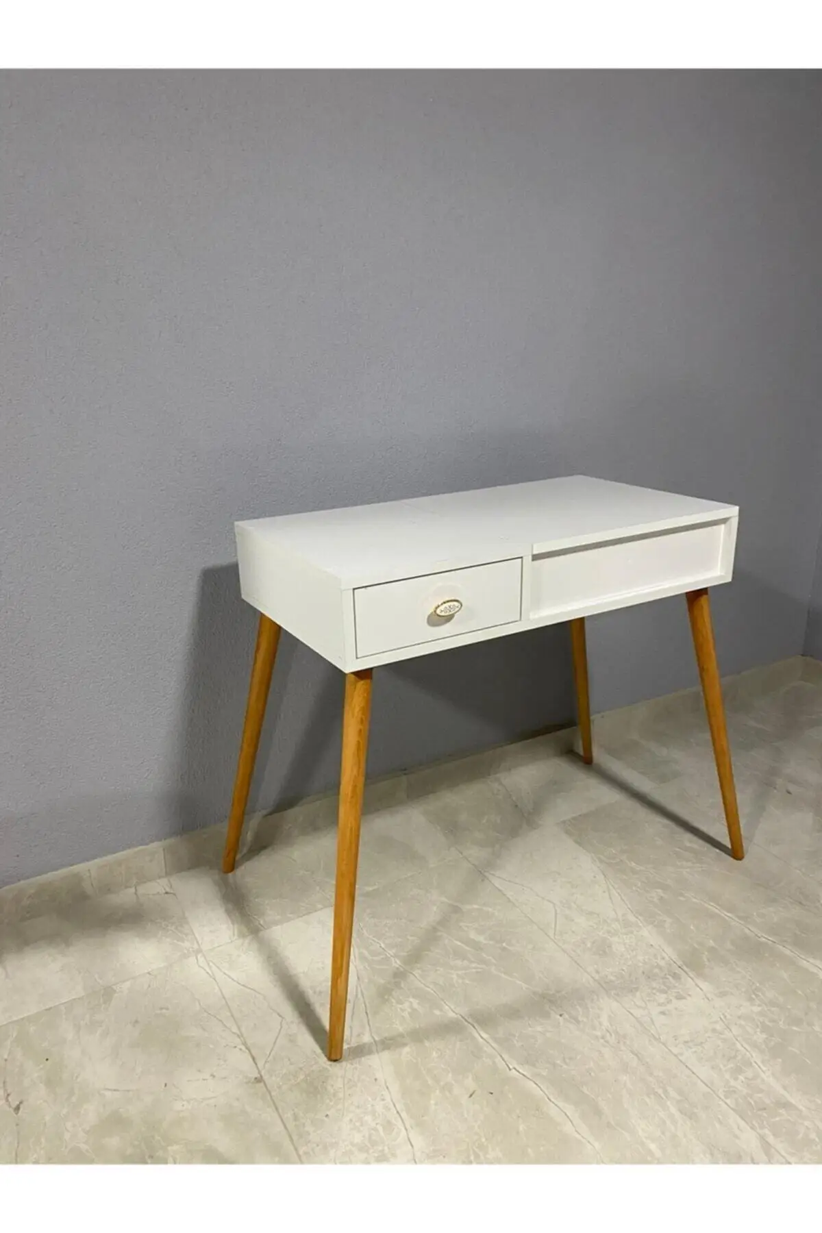 

Drawers and Mirrored Vanity Table