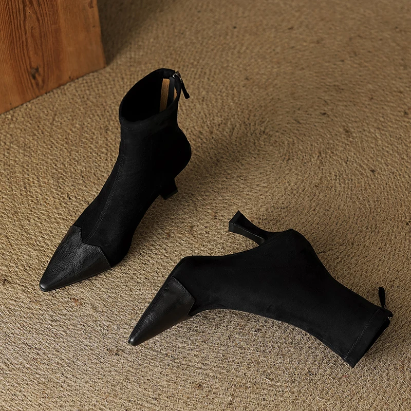 QUTAA 2320. Женские ботильоны. Женская обувь. Короткие эластичные ботинки с острым