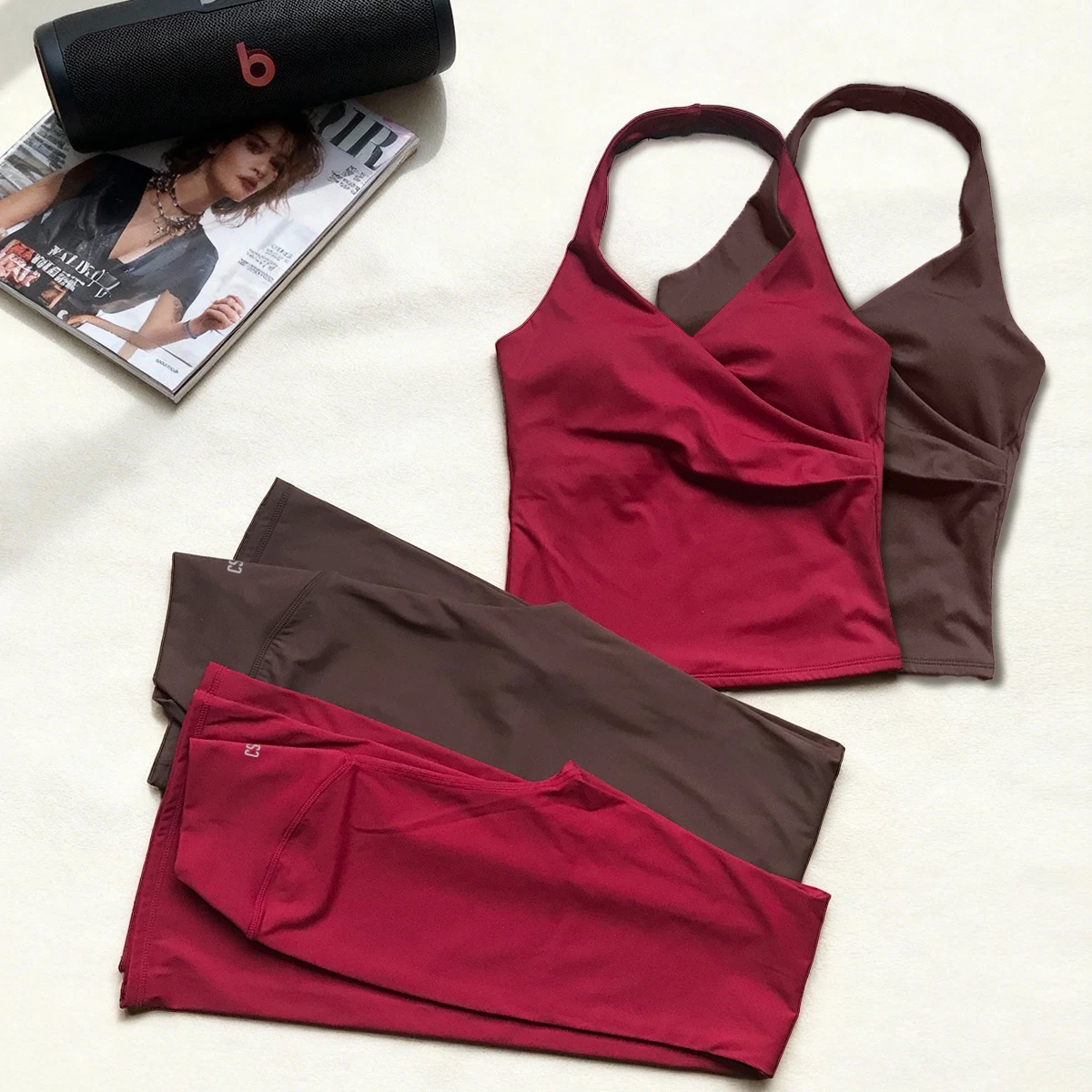 Фото Комплект CSB Flare Legging: топ-халтер со встроенным бюстгальтером и леггинсы с высокой талией из ткани с эффектом второй кожи, для йоги и спортзала №2