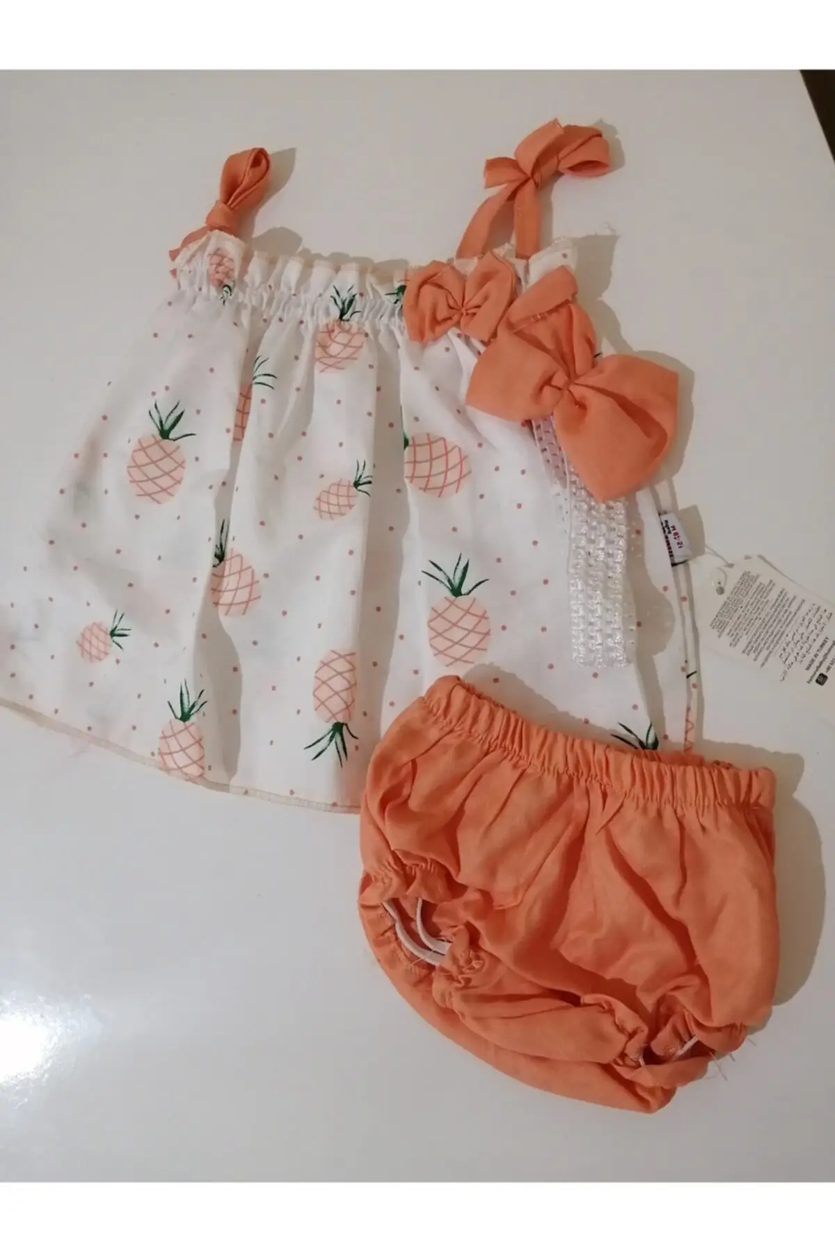 Платье на бретельках с принтом ананасов| |