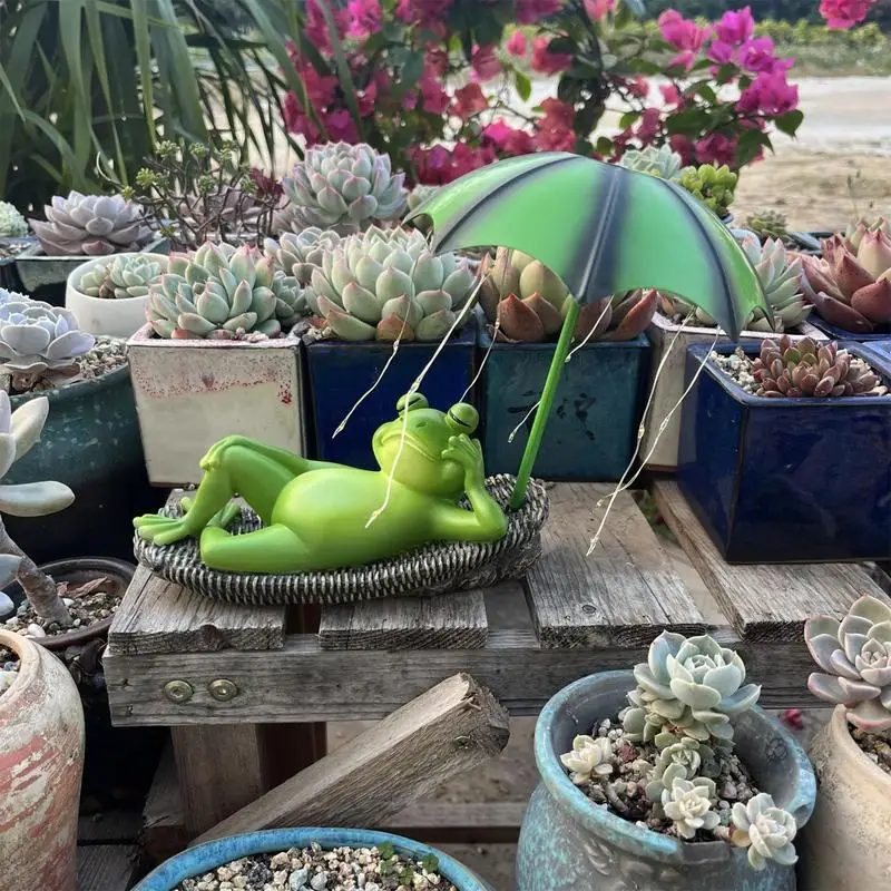 Уличный садовый декор в виде лягушки с питанием от солнечной энергии женский