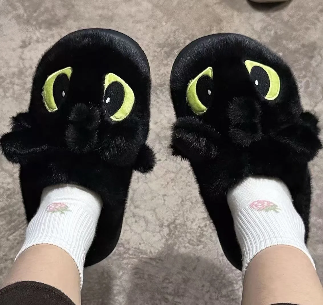 Фото Зимние тапочки Toothless из мультфильма «Как приручить дракона», милые пушистые парные тапочки с противоскользящей подошвой, теплые, удобные, с защитой пятки, подарок №1