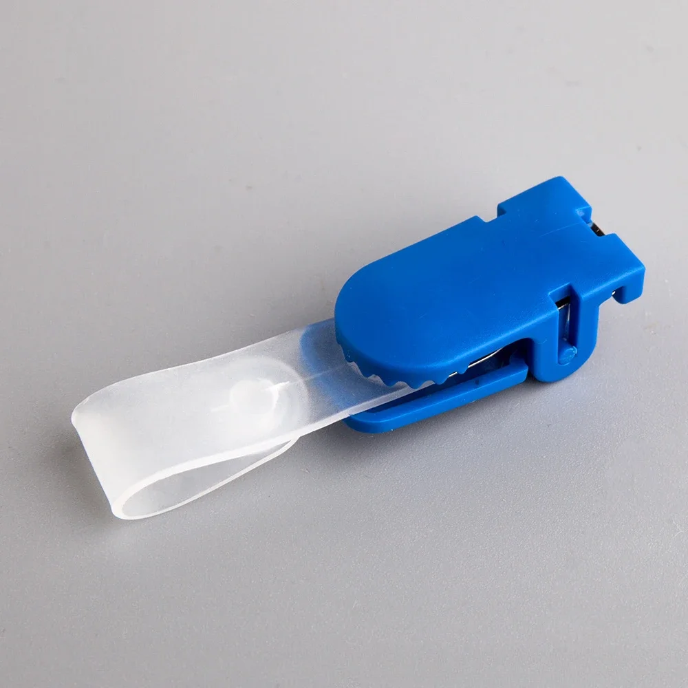 

Пластиковый брелок-ретрактор для бейджа