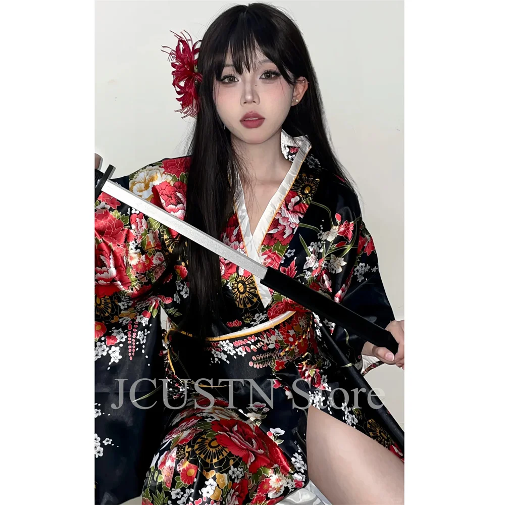 Кимоно женское атласное в японском стиле вечерний халат для выпускного вечера
