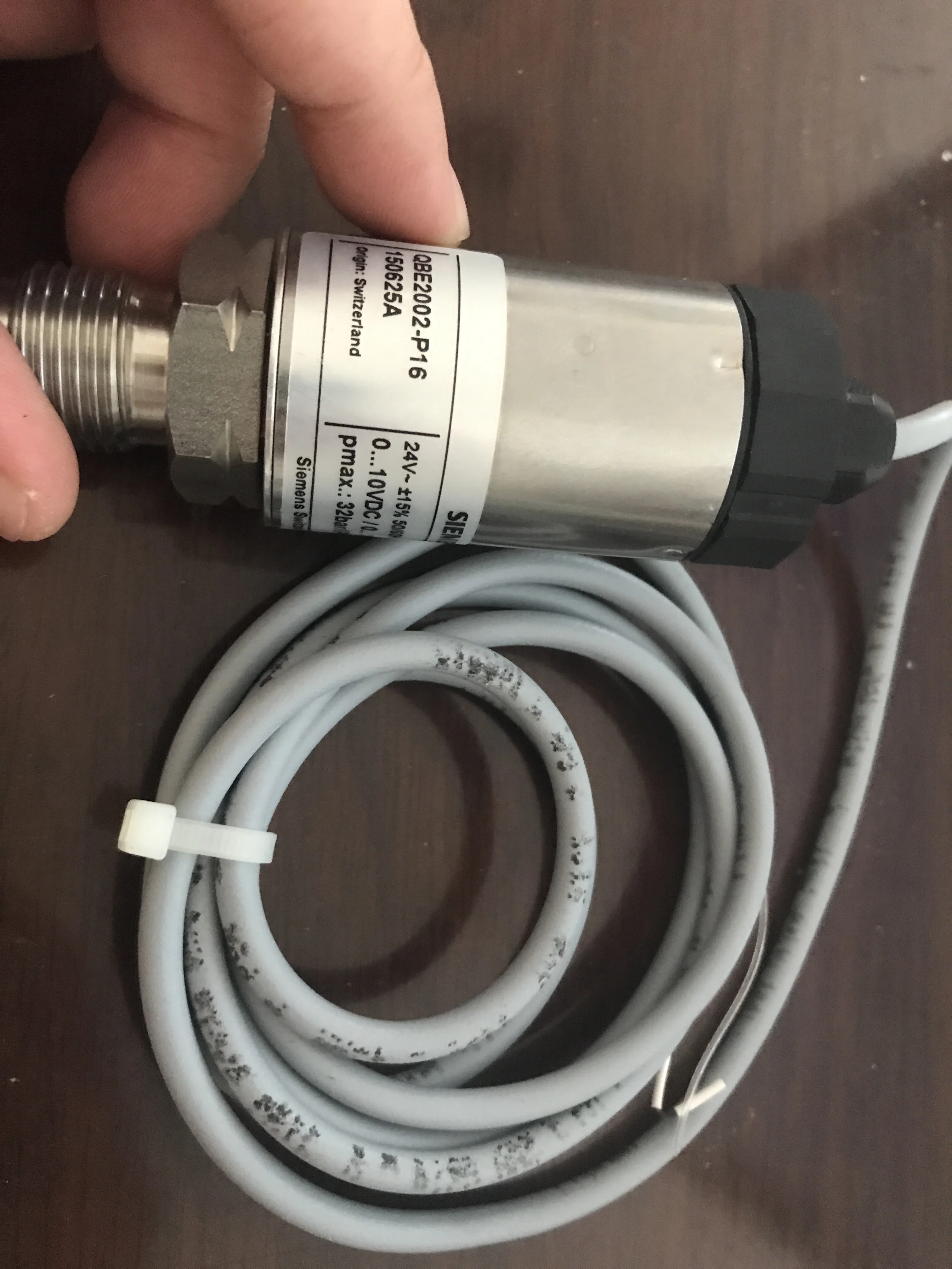 

Датчик давления для водопроводных труб Siemens QBE2003-P16 2103-p16 p6 p10 p25 QBE2002