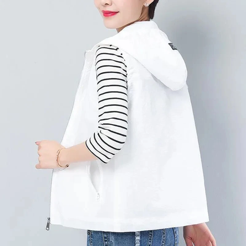 Жилет женский оверсайз легкий повседневная безрукавка с капюшоном тонкая