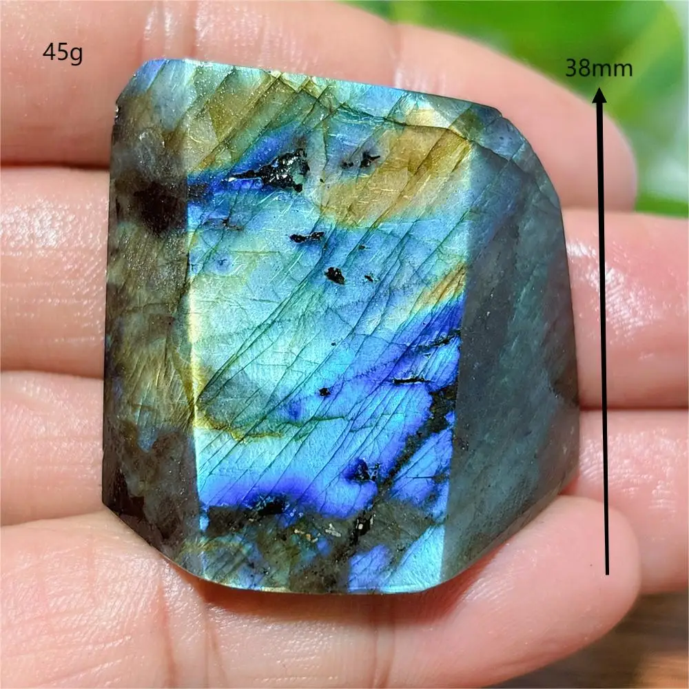 Лабрадорит, свободной формы