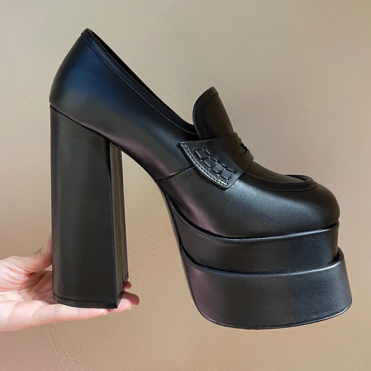 Женские туфли-лоферы на высоком каблуке с квадратным носком | Обувь