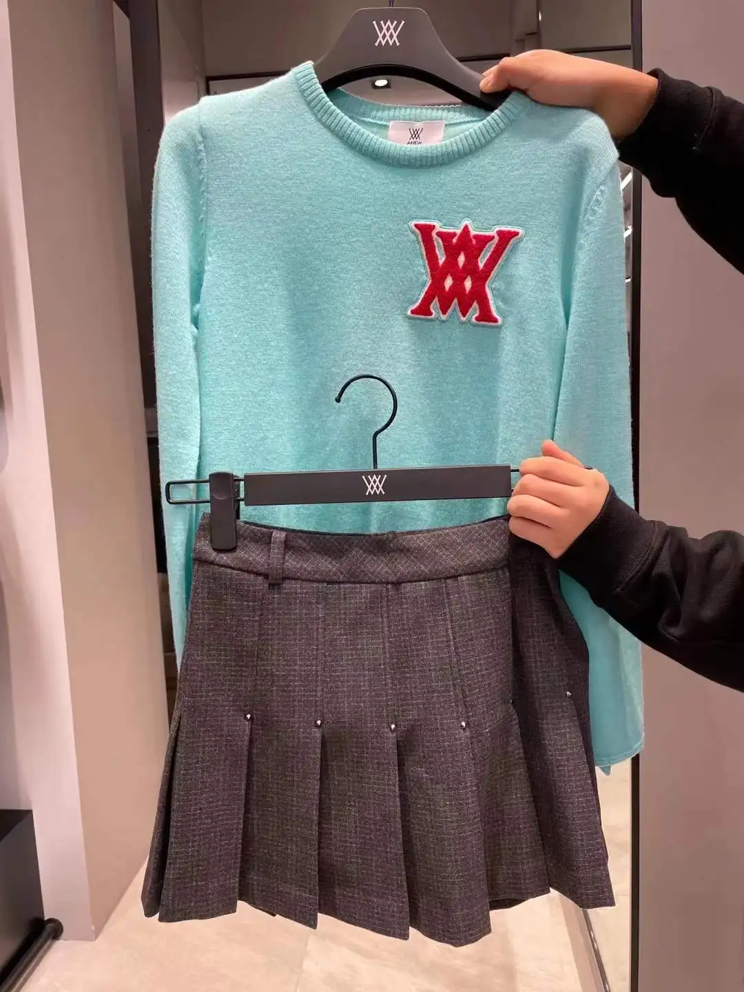 

Korea Anew New Women's Golf Sweater Round Neck Long Sleeve Fashion Knitted Sweater