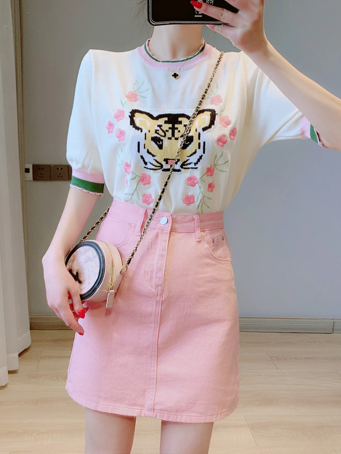

White Color Caromm Embroidery Tiger Women Tees T-Shirt Harajuku Basic Loose Animal Patchwork Tops Summer