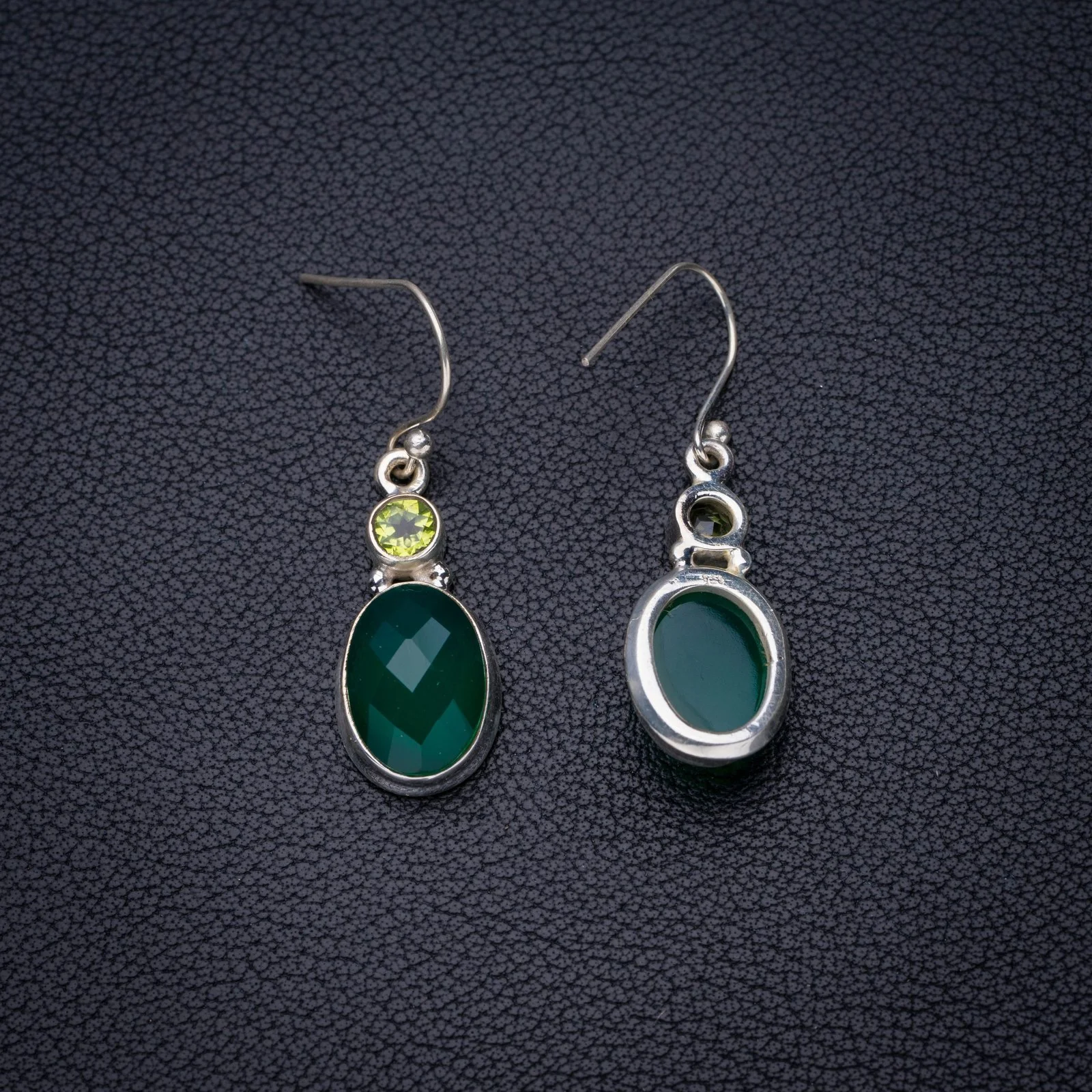 

Серьги из серебра 1,5 пробы с натуральным хризопразопразой