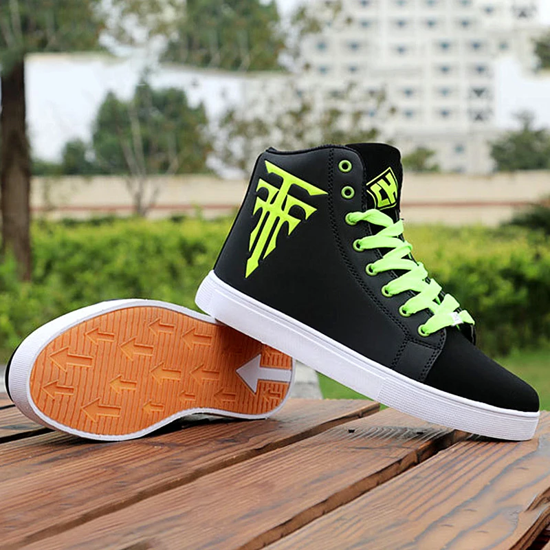 Hot Sale Man Shoe High Top Sneakers Men White Vulcanize Shoes Male Flat Skateboarding Shoes 2022 Light Waterproof Leather Shoes