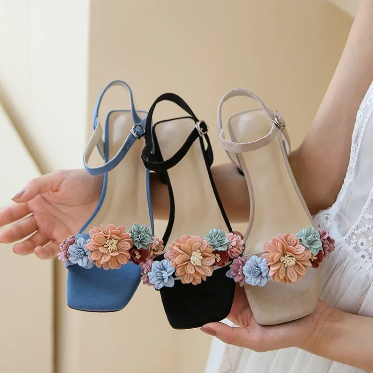 

Women's Large Sandals 2022 Summer New European and American Style Flower Buckle Round Head Square Thick Heel Women's Shoes