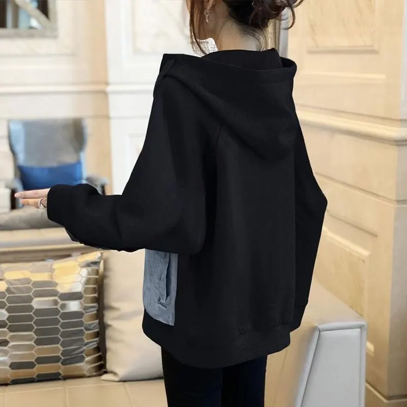 Куртка женская джинсовая демисезонная с карманами на молнии